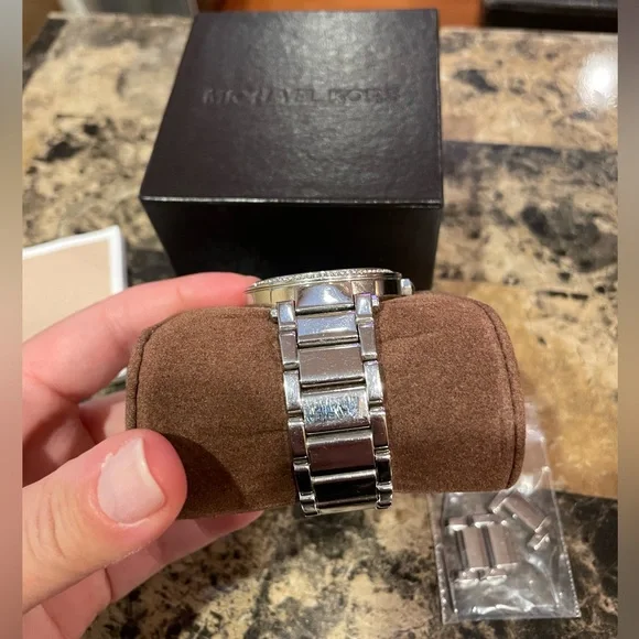 Michael Kors MK5779 Stainless Steel Ladies Watch ⌚️ - Picture 5 of 11